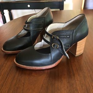 ELF Handmade black leather oxford-style heels